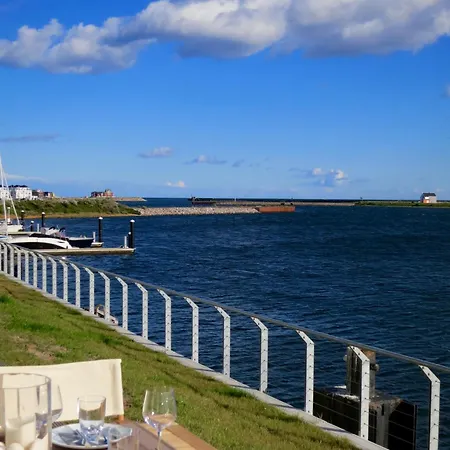 Pier 51 公寓 *